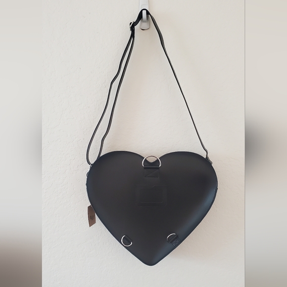 Dr. Martens BRAND NEW Large Black Heart-Shaped Women's Bag - Picture 3 of 11
